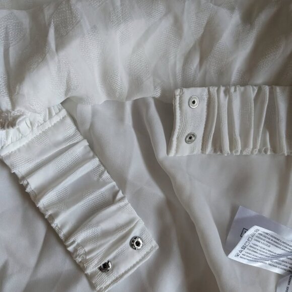 Light and flowy white blouse (new, size XS) - Picture 7 of 9